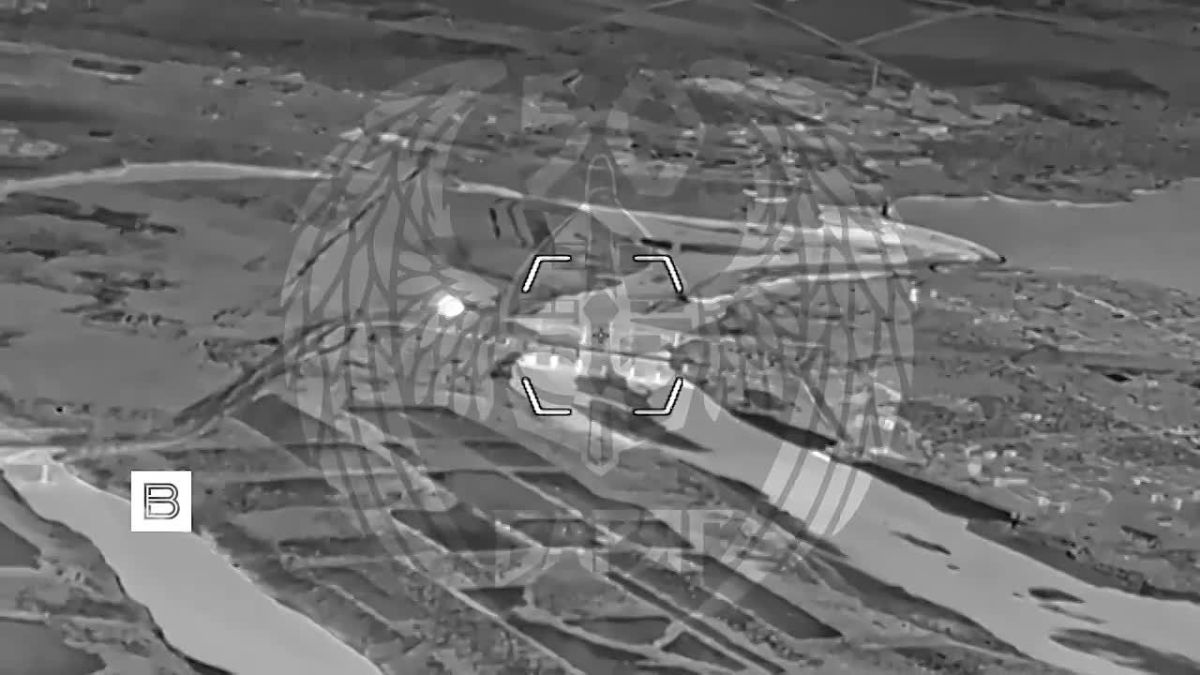 Российская авиация нанесла удар по вантовому мосту в Запорожье, соединяющему левый берег Днепра с островом Хортица