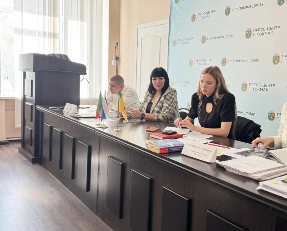В Токмакском муниципальном округе состоялось заседание комиссии по делам несовершеннолетних и защите их прав