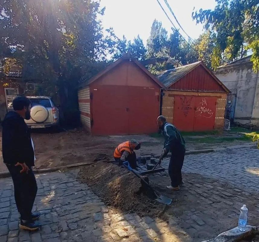 Шефы из Твери помогли решить проблему дома-музея им. П.П.Шмидта в Бердянске