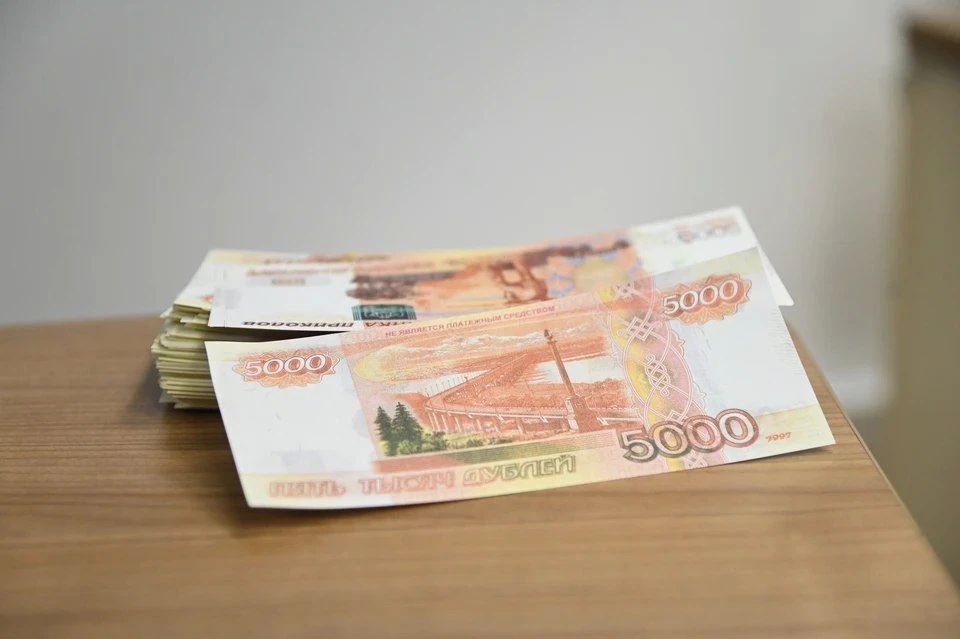 В Бердянске сотрудницу опеки заподозрили в хищении денег у несовершеннолетней