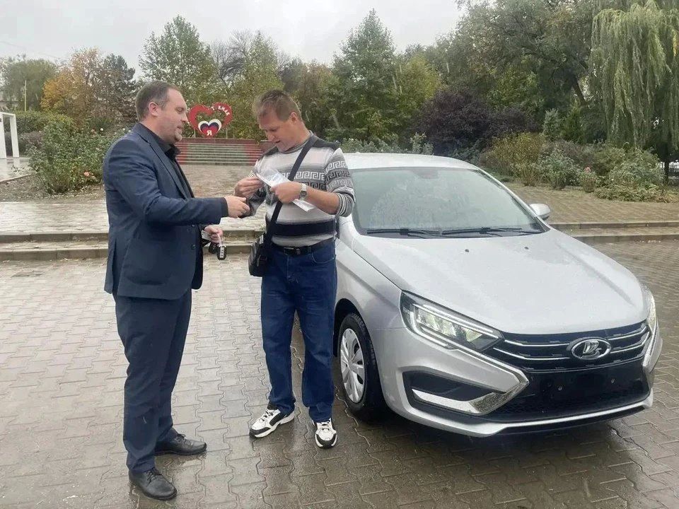 Семье погибшей главы избиркома в Запорожской области передали автомобиль