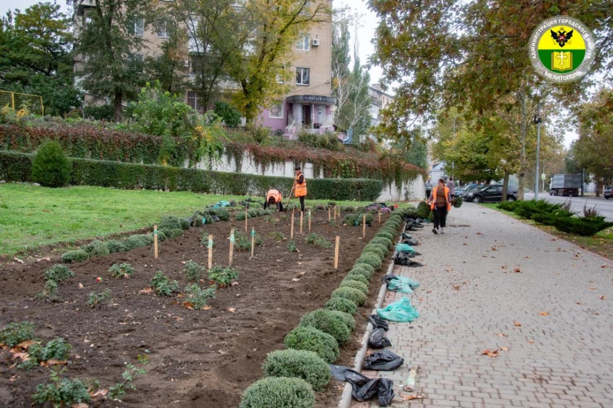 В Мелитополе продолжают украшать общественные территории