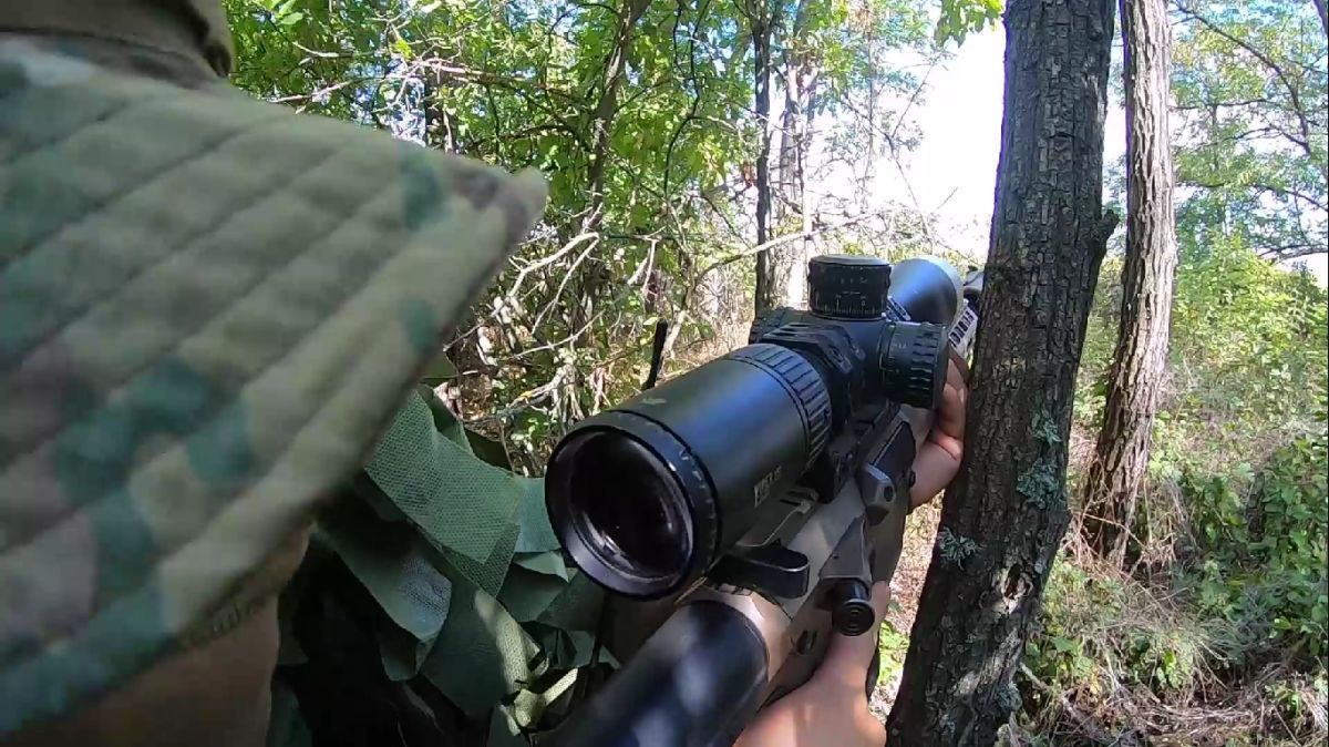 Трофейная UAR-10 на вооружении морпехов