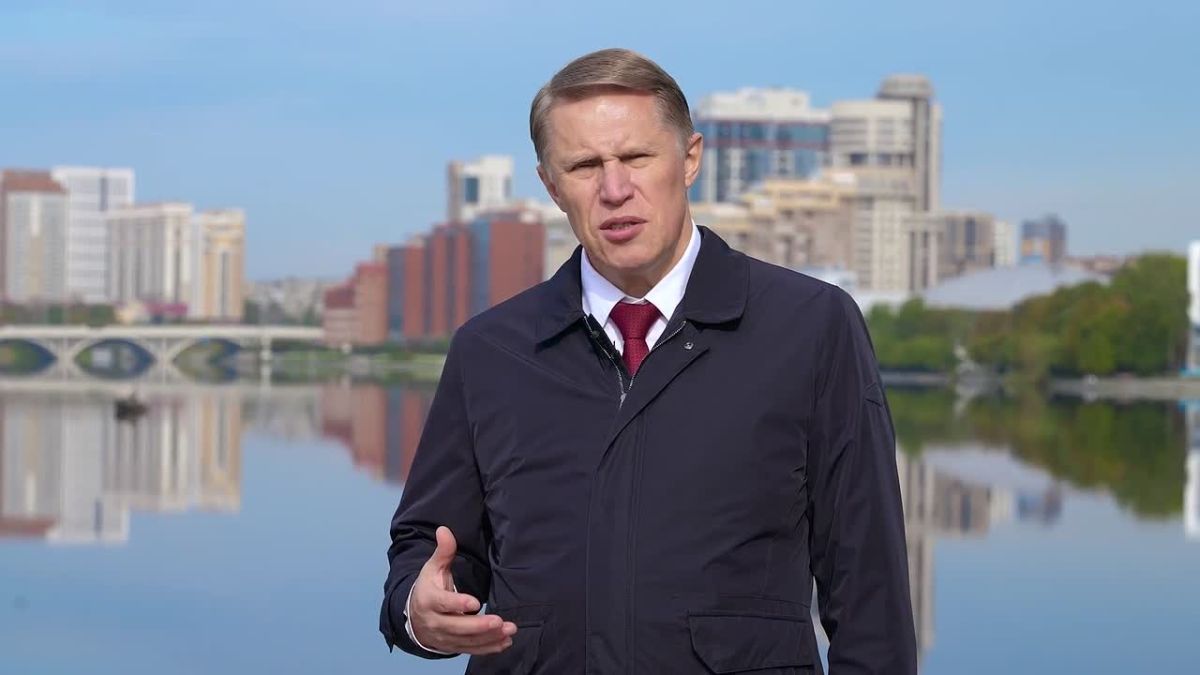 Михаил Мурашко напомнил школьникам и их родителям о важности ежегодной вакцинации против гриппа