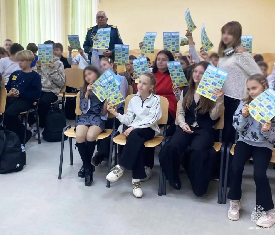 Инспекторы ГИМС МЧС России по Запорожской области продолжают обучать подрастающее поколение правилам безопасности на воде