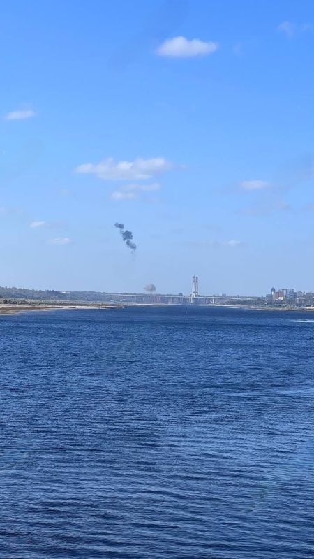 «Дань-Т» прилетела по вантовому мосту в Запорожье, сообщает местный канал