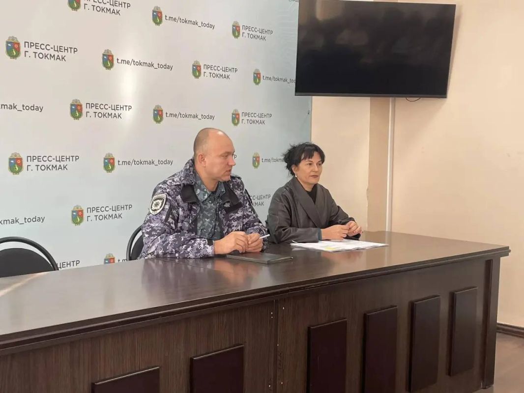 Прошла рабочая встреча сотрудников ОМВД России «Токмакский» и администрации Токмакского муниципального округа с образовательными учреждениями округа