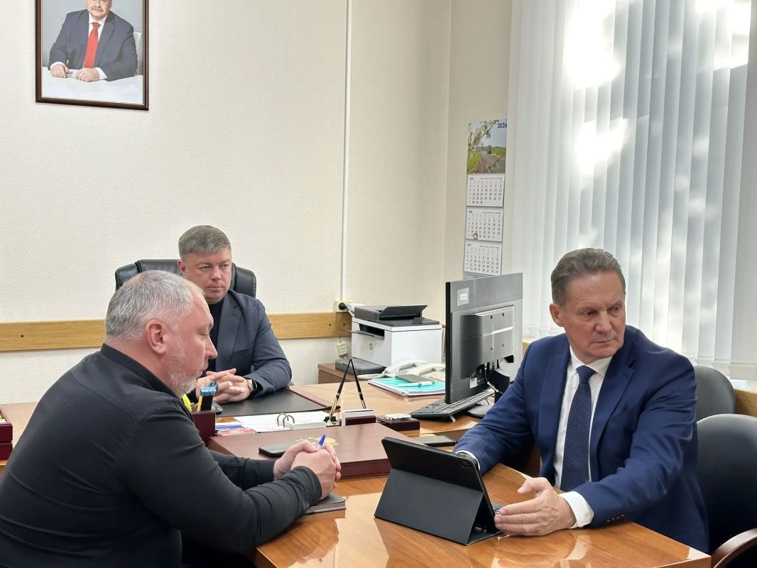 Провел совещание с представителями ГКУ «Управление строительства и дорожного хозяйства Пензенской области» и подрядных организаций, имеющих опыт работы на подшефных территориях
