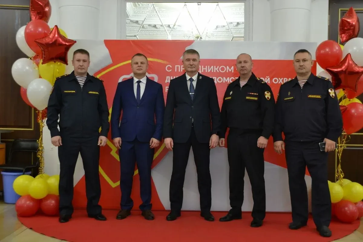 Игорь Гагаринов: Сегодня с большой радостью поздравил своих бывших коллег - сотрудников вневедомственной охраны Кирово-Чепецка и Кировской области!