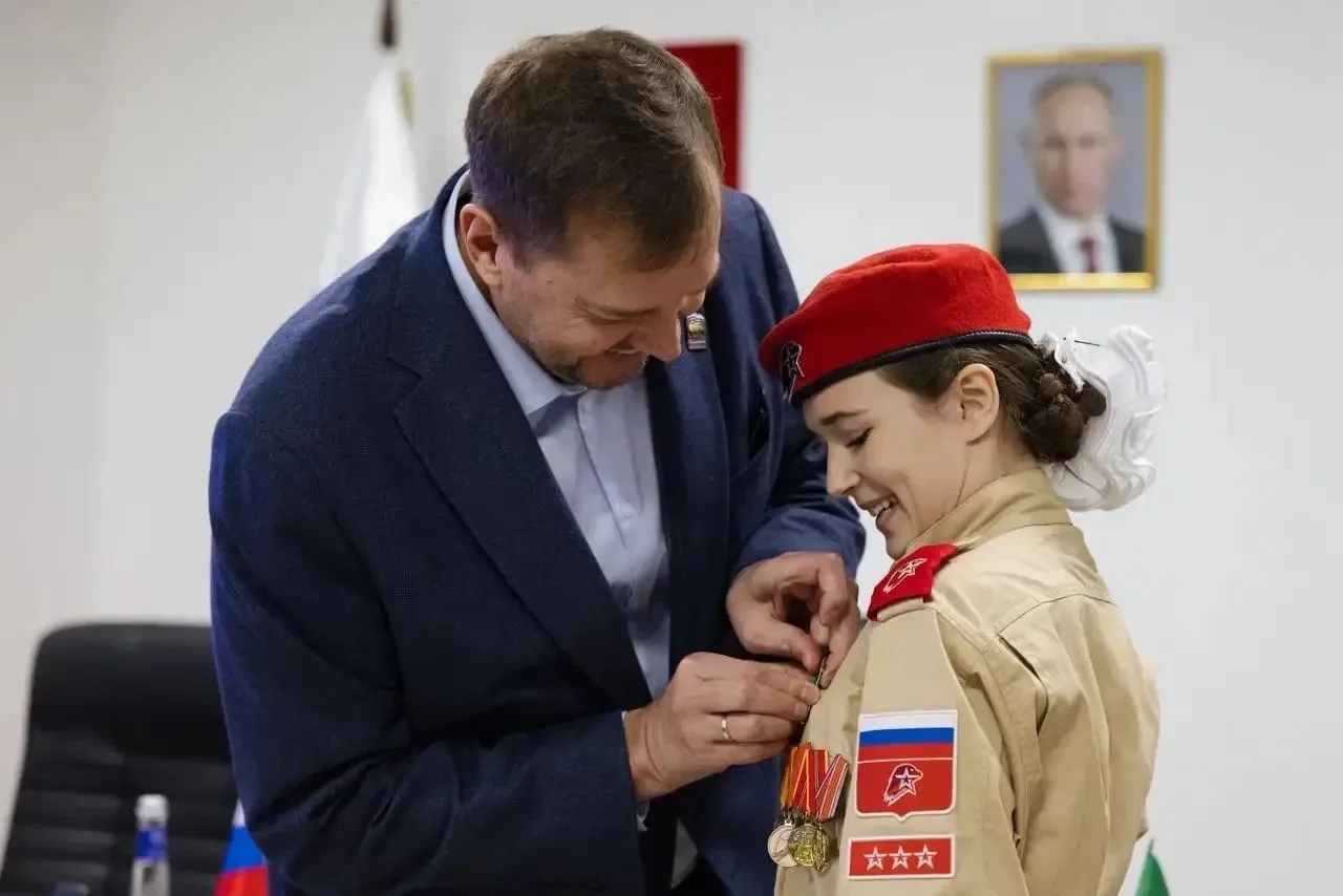Евгений Балицкий: За личный вклад в военно-патриотическое воспитание молодёжи Запорожской области, сохранение исторической памяти о защитниках Отечества, а также за активное участие в образовательных мероприятиях на...