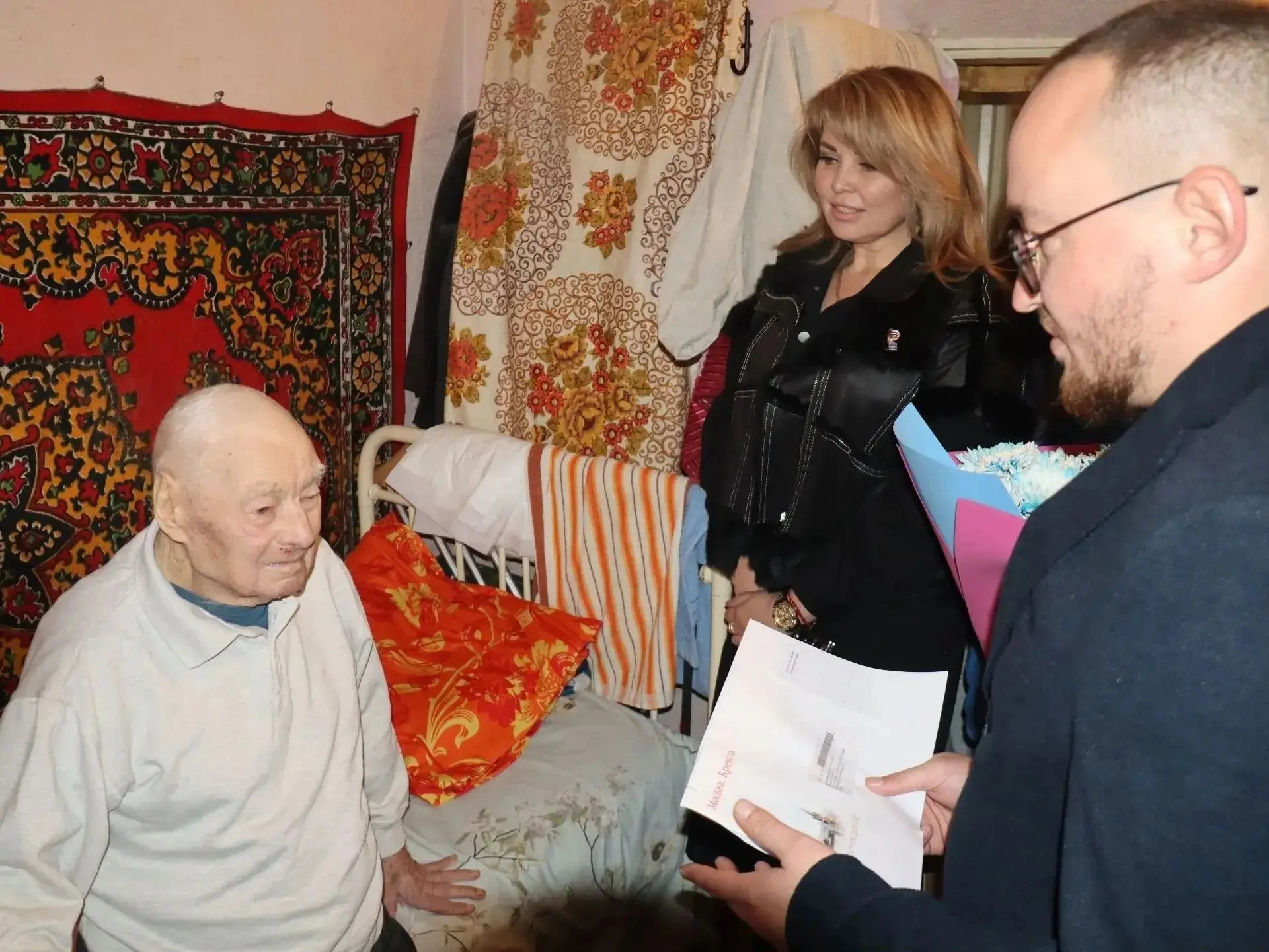 Весёловский ветеран Андрей Беликов получил поздравление с вручением письма Президента